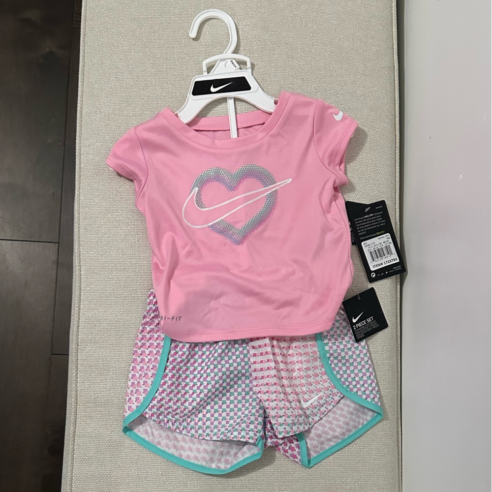 Two piece Nike girls set